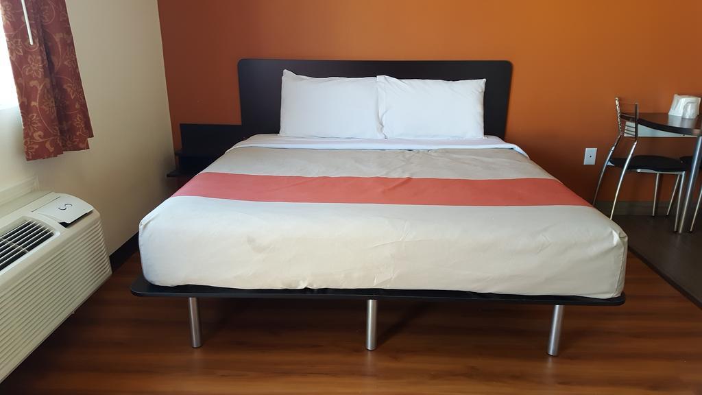 Motel 6 Maple/Main Hesperia Buitenkant foto