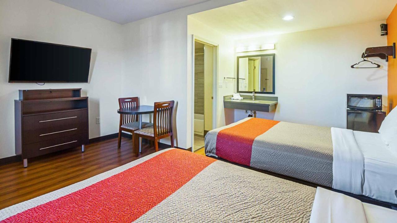 Motel 6 Maple/Main Hesperia Buitenkant foto